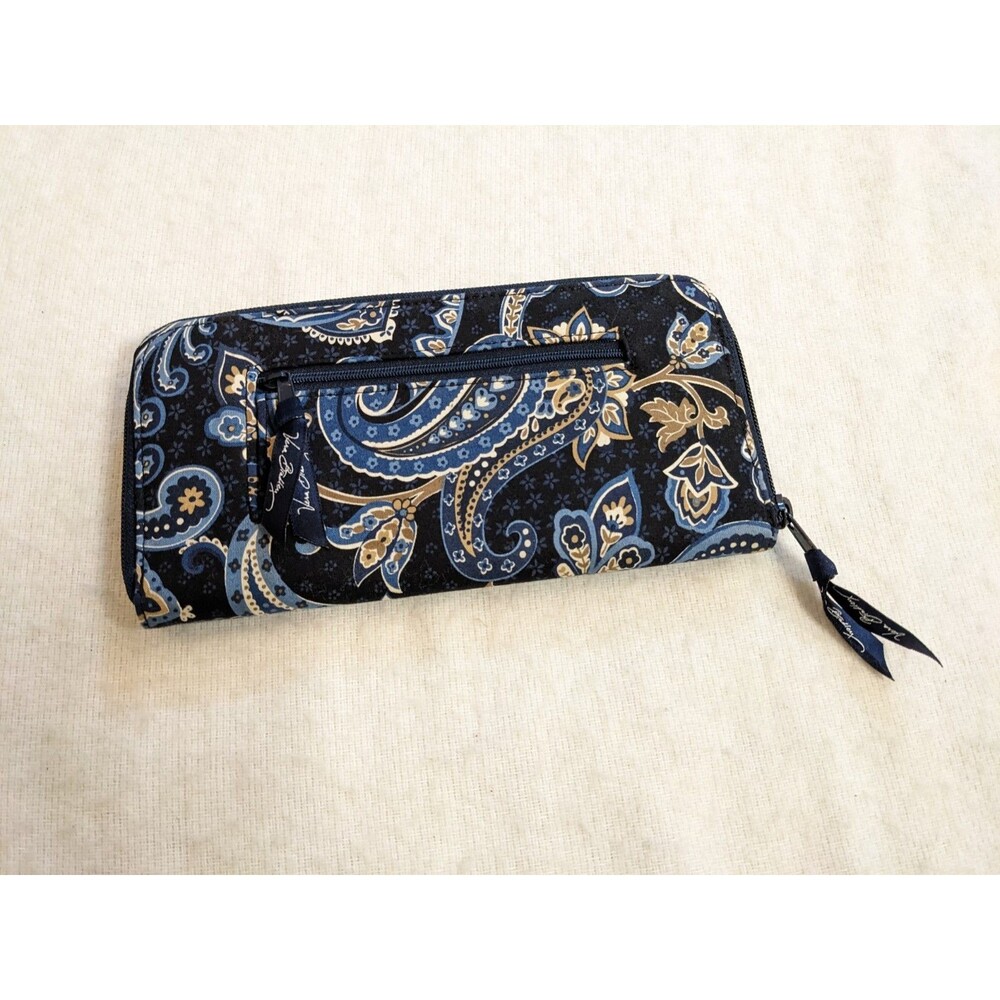 Vera Bradley Vintage Travel Organizer Wallet in Retired Windsor Navy Pattern